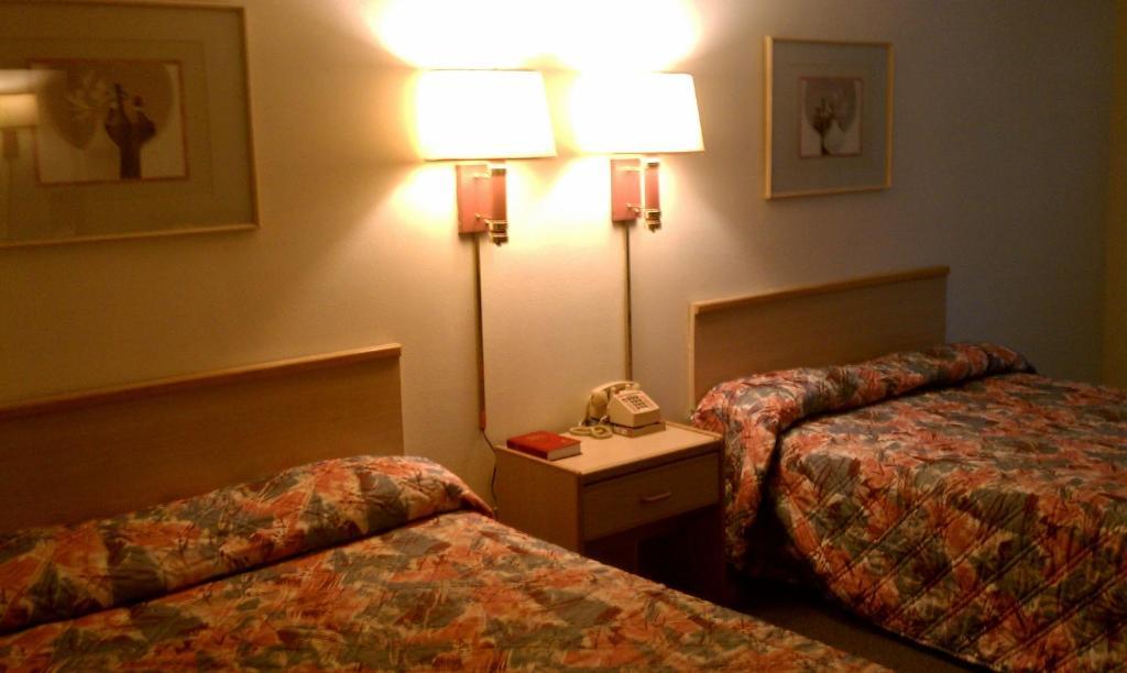 Goodnite Inn And Suites Of Буллхед-Сити Номер фото