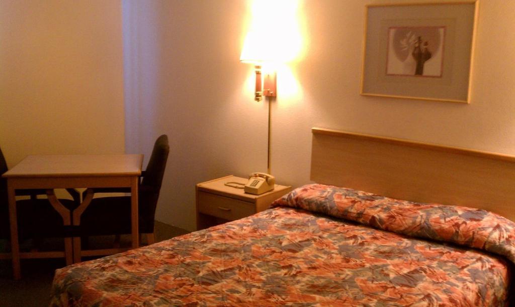 Goodnite Inn And Suites Of Буллхед-Сити Номер фото